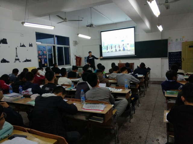 “生命、生活、生存”主题教育班会
